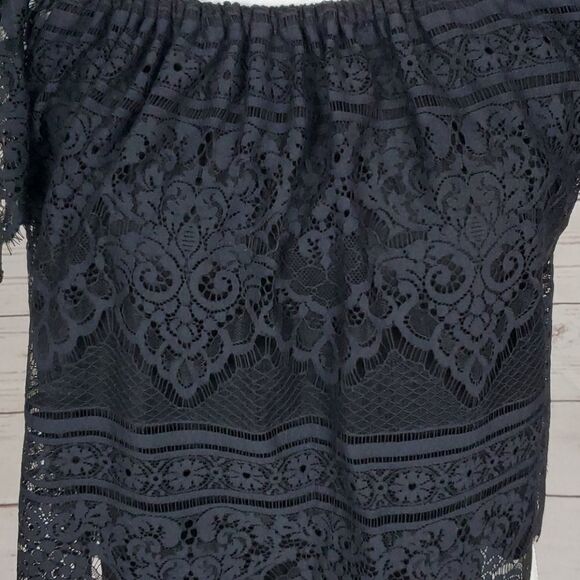 Cupcakes and Cashmere Sunset Off the Shoulder Top - Picture 7 of 9